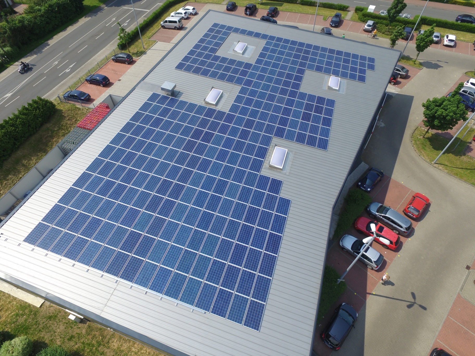 Luftaufnahme der PV-Anlage EDEKA-Komp in Wesel