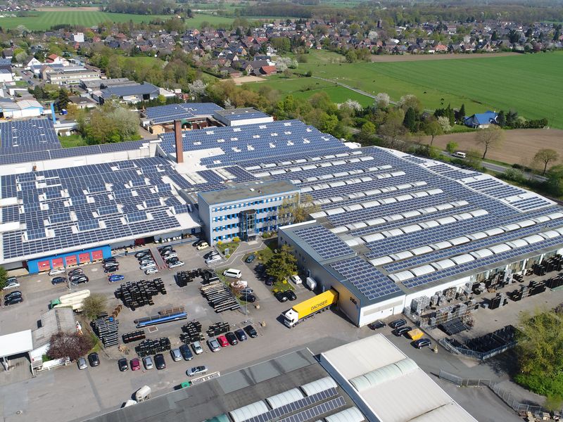 Luftaufnahme der PV-Anlage STAR-Piping in Wesel